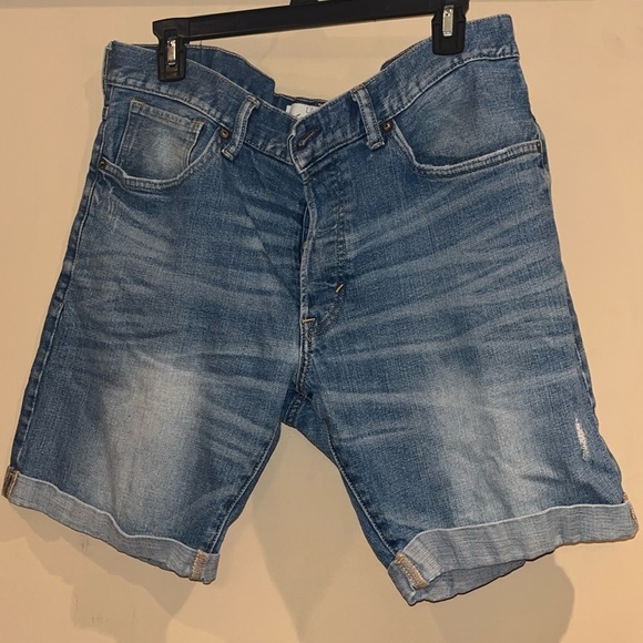 H&M LOGG Bermuda style Jean shorts size 36 button fly - Picture 1 of 6